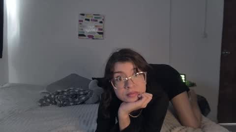 Snapshot of sarahsmitt chatting on 10-27-25, 06:56 Sarah online show from 10-27-25, 06:56