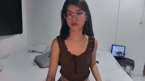 Snapshot of sarahsmitt chatting on 11-10-25, 06:51 Sarah online show from 11-10-25, 06:51