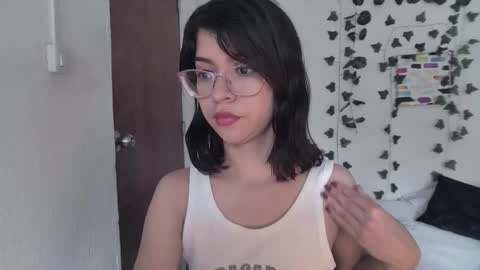 Snapshot of sarahsmitt chatting on 12-14-25, 07:51 Sarah online show from 12-14-25, 07:51