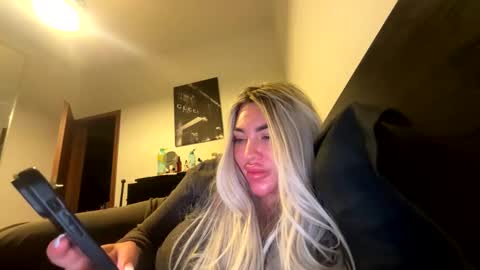 Snapshot of sarahstone_ chatting on 02-13-26, 11:01 Sarah online show from 02-13-26, 11:01