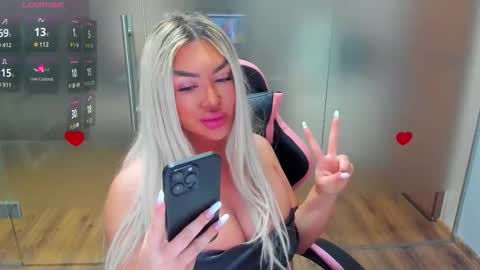 Snapshot of sarahstone_ chatting on 03-14-26, 02:33 Sarah online show from 03-14-26, 02:33