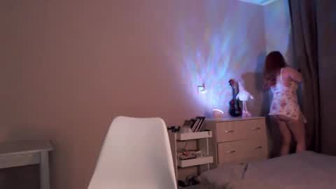 Snapshot of sarahsweetie_ chatting on 12-28-24, 05:46 Sarah online show from 12-28-24, 05:46