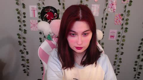 Snapshot of sarakinski chatting on 01-12-25, 10:12 Sara online show from 01-12-25, 10:12