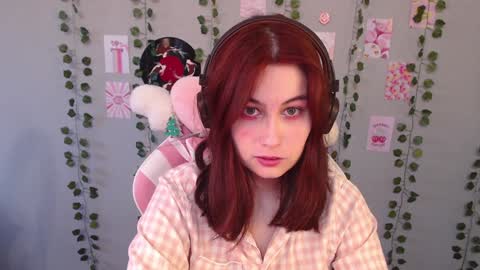 Snapshot of sarakinski chatting on 01-18-25, 08:20 Sara online show from 01-18-25, 08:20