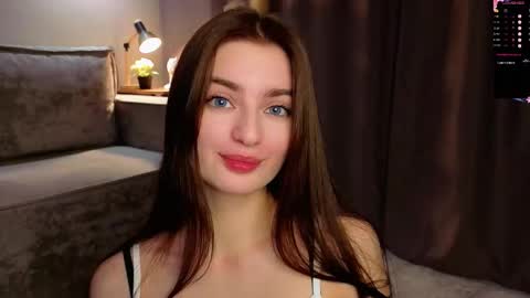 Snapshot of sarakinsly chatting on 12-18-25, 06:19 Rosie online show from 12-18-25, 06:19