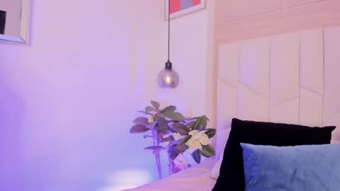 Snapshot of saramonroe1 chatting on 12-27-24, 10:37 Sara online show from 12-27-24, 10:37