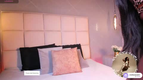 Snapshot of saramonroe1 chatting on 12-04-25, 11:30 Sara online show from 12-04-25, 11:30