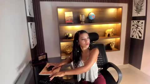 Snapshot of saramyers chatting on 06-20-26, 01:19 Sara online show from 06-20-26, 01:19