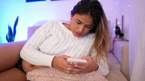 Snapshot of saraparisi_ chatting on 12-16-24, 12:37 Sara online show from 12-16-24, 12:37