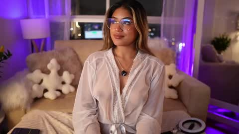 Snapshot of saraparisi_ chatting on 03-06-25, 01:27 Sara online show from 03-06-25, 01:27