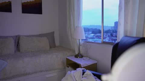 Snapshot of saraparisi_ chatting on 10-22-25, 10:42 Sara online show from 10-22-25, 10:42