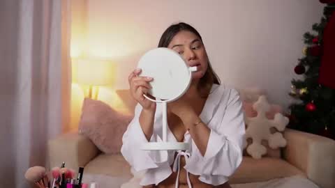 Snapshot of saraparisi_ chatting on 11-25-25, 10:54 Sara online show from 11-25-25, 10:54