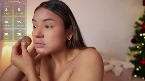 Snapshot of saraparisi_ chatting on 11-28-25, 10:45 Sara online show from 11-28-25, 10:45