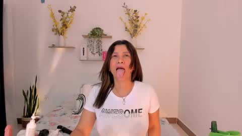 sararamirez43 online show from 12-04-25, 12:20