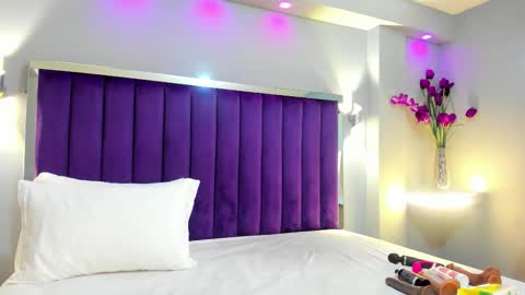 Sara   online show from 10-30-25, 10:43