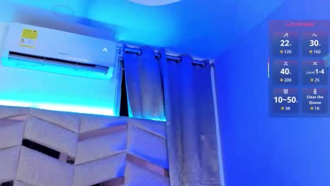 Snapshot of sararoy_ chatting on 12-20-25, 12:23 Sara online show from 12-20-25, 12:23