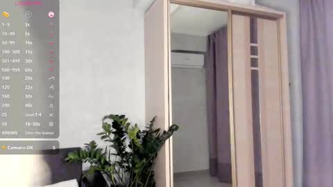 Sara online show from 10-23-25, 08:18