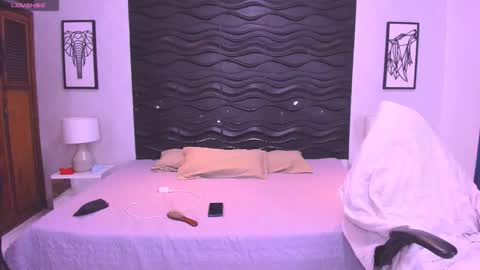 Sara Sofia online show from 11-22-25, 09:14