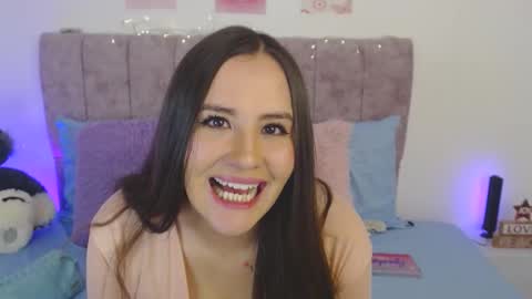 Snapshot of sarasuarez_ chatting on 11-29-25, 05:54 online show from 11-29-25, 05:54