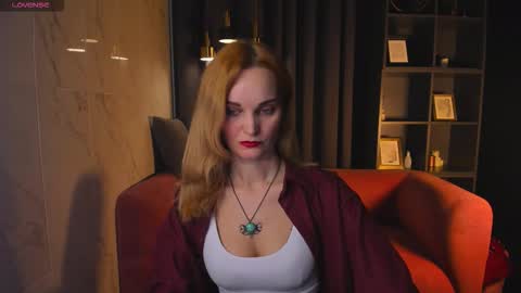 Snapshot of sarasubtlety chatting on 12-17-25, 01:28 Sara online show from 12-17-25, 01:28