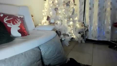 Snapshot of saratukkerr chatting on 12-21-24, 06:30 saratukkerr online show from 12-21-24, 06:30