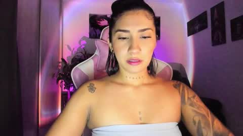 Snapshot of saratukkerr chatting on 11-21-25, 06:12 saratukkerr online show from 11-21-25, 06:12