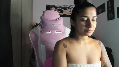 Snapshot of saratukkerr chatting on 11-22-25, 07:07 saratukkerr online show from 11-22-25, 07:07