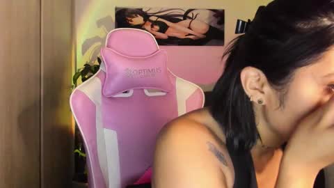 Snapshot of saratukkerr chatting on 11-23-25, 05:35 saratukkerr online show from 11-23-25, 05:35