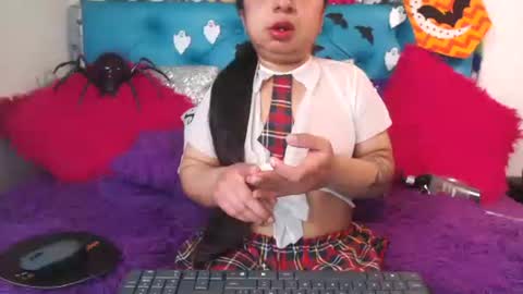 Sara Wills online show from 10-29-25, 02:19