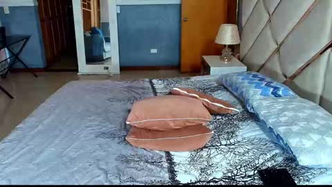 Snapshot of sarawonder69x chatting on 12-20-25, 02:35 Sara Rivera online show from 12-20-25, 02:35