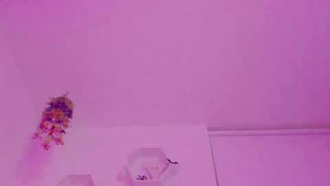 Snapshot of saray2312 chatting on 10-16-25, 11:39 Saray online show from 10-16-25, 11:39