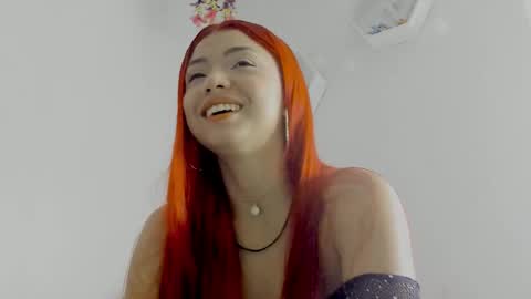 Snapshot of saray2312 chatting on 12-15-25, 07:18 Saray online show from 12-15-25, 07:18