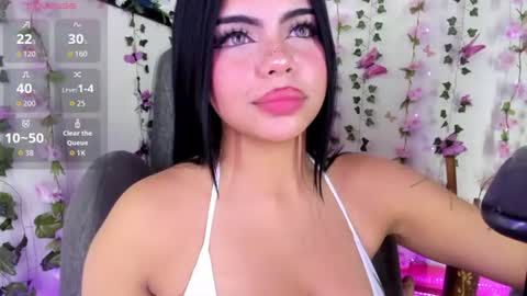 Snapshot of saray__jones chatting on 07-15-26, 06:35 saray__jones online show from 07-15-26, 06:35