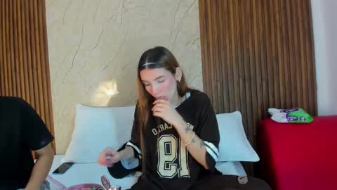 Snapshot of sarita_alexis chatting on 02-17-26, 11:29 SARIYA Y ALEXIS online show from 02-17-26, 11:29