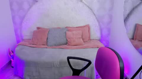 Snapshot of sarita_jane chatting on 06-26-26, 04:17 Sara online show from 06-26-26, 04:17