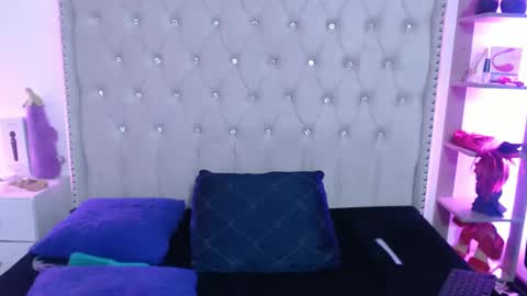 Snapshot of sarita_multisquirt chatting on 01-21-25, 12:04 Sara online show from 01-21-25, 12:04