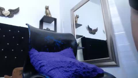 Snapshot of sarita_multisquirt chatting on 02-28-25, 03:26 Sara online show from 02-28-25, 03:26