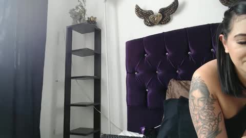 Snapshot of sarita_multisquirt chatting on 11-30-25, 04:11 Sara online show from 11-30-25, 04:11