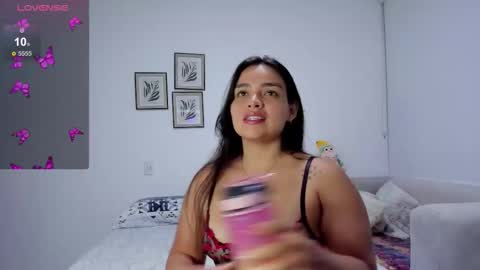 Snapshot of saritadolly_ chatting on 12-21-25, 03:57 Sara Cute online show from 12-21-25, 03:57