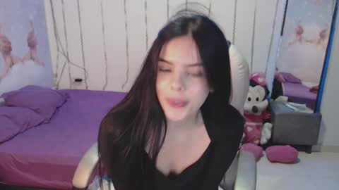 Snapshot of saritaprincess chatting on 12-13-24, 06:27 Sara online show from 12-13-24, 06:27