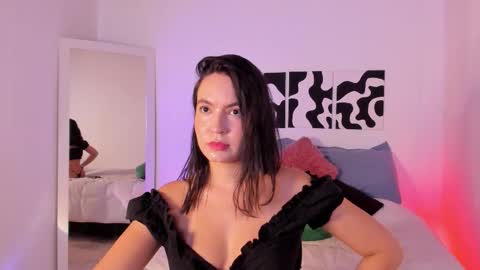 Snapshot of sarrah_3 chatting on 09-22-25, 10:45 Sara online show from 09-22-25, 10:45