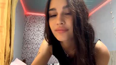 Snapshot of sary_vibe chatting on 09-25-25, 06:11 Valentina online show from 09-25-25, 06:11