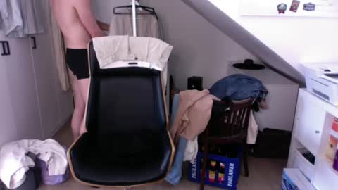Snapshot of sascha934312 chatting on 04-23-26, 12:40 Sascha online show from 04-23-26, 12:40