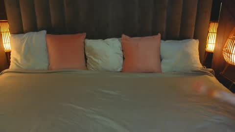 Sasha Exclusive online show from 10-22-25, 01:22