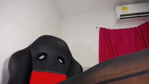 Snapshot of sashabreck1 chatting on 12-19-25, 03:02 sashabreck1 online show from 12-19-25, 03:02