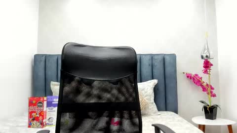 Snapshot of sashagrace chatting on 03-05-25, 11:05 online show from 03-05-25, 11:05