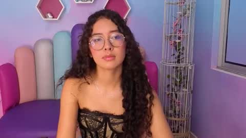 Snapshot of sashamonroee_ chatting on 10-29-25, 11:39 SashaMonroee online show from 10-29-25, 11:39