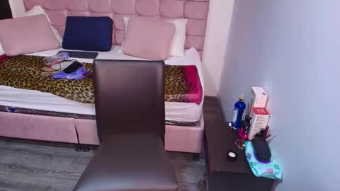 Snapshot of sasharosee2 chatting on 09-18-25, 11:56 S A S H A R O S E online show from 09-18-25, 11:56