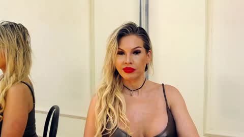 Snapshot of sashavaughn chatting on 01-06-25, 07:42 Sasha online show from 01-06-25, 07:42