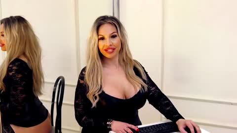 Snapshot of sashavaughn chatting on 02-20-25, 11:42 Sasha online show from 02-20-25, 11:42